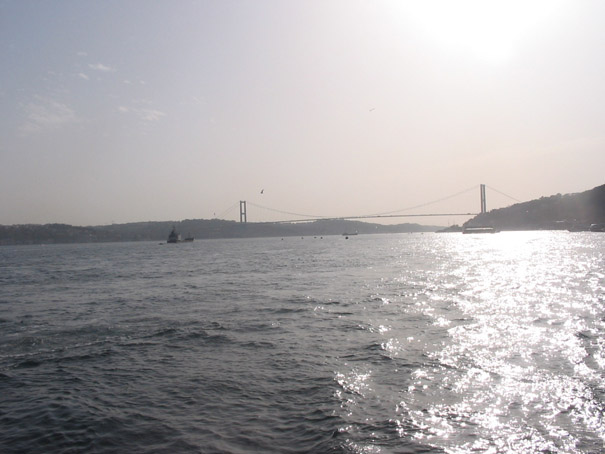 Most u Istanbulu (Turska) - pogled sa vode 03 A.jpg